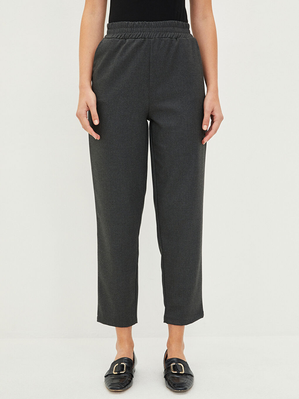 Antrasit Beli Lastikli Standart Fit Havuç Kesim Cep Detaylı Kadın Pantolon-3