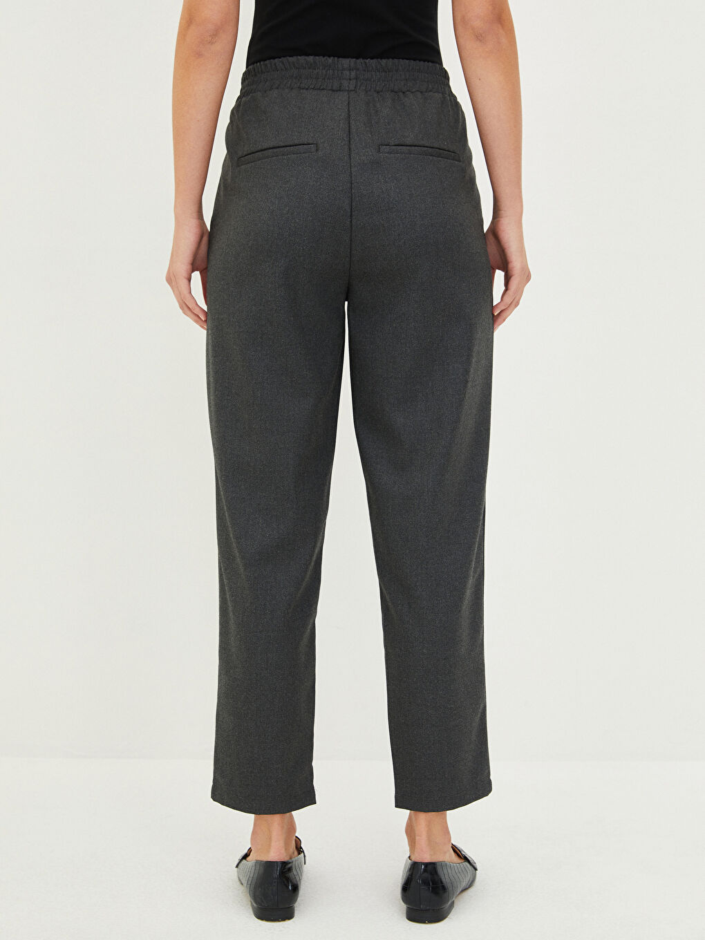 Antrasit Beli Lastikli Standart Fit Havuç Kesim Cep Detaylı Kadın Pantolon-4