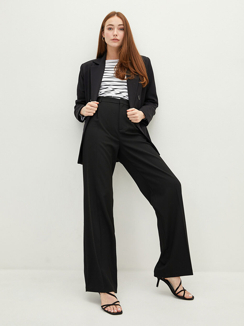 Siyah Rahat Kalıp Düz Geniş Paça Kadın Pantolon