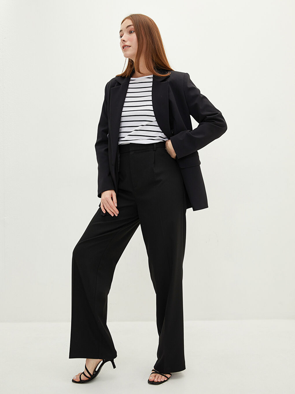 Siyah Rahat Kalıp Düz Geniş Paça Kadın Pantolon-3