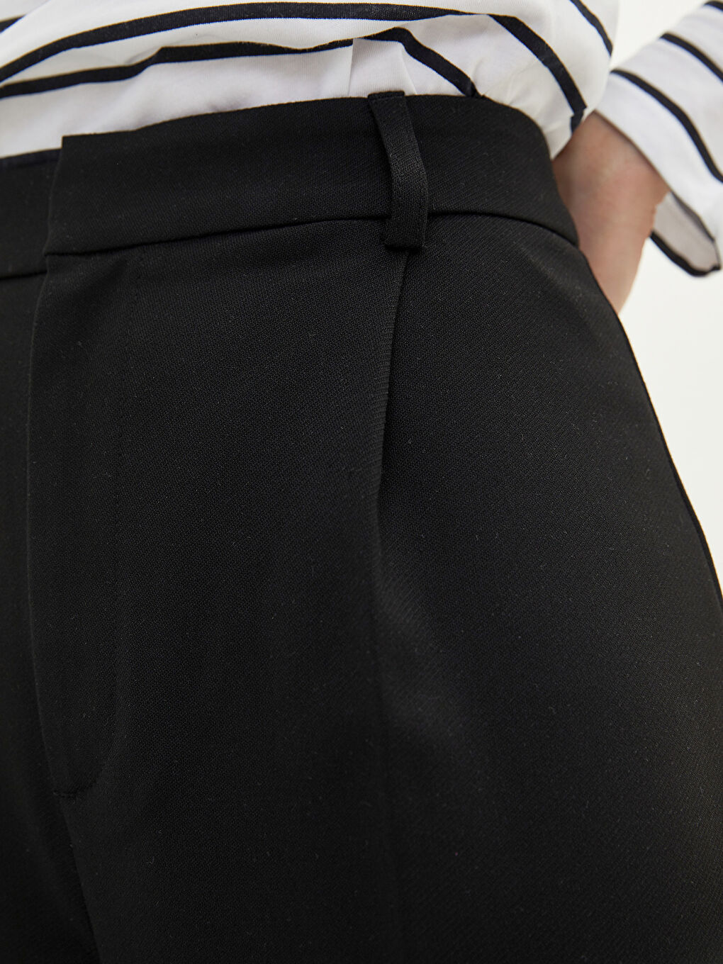 Siyah Rahat Kalıp Düz Geniş Paça Kadın Pantolon-5