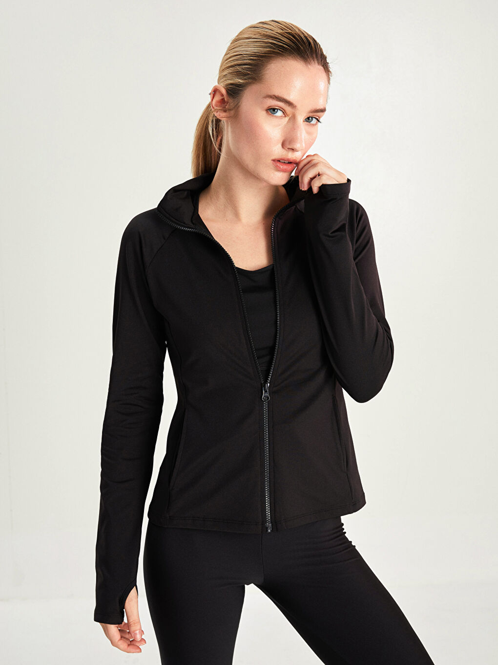 Siyah Dik Yaka Kadın Spor Hırka-1