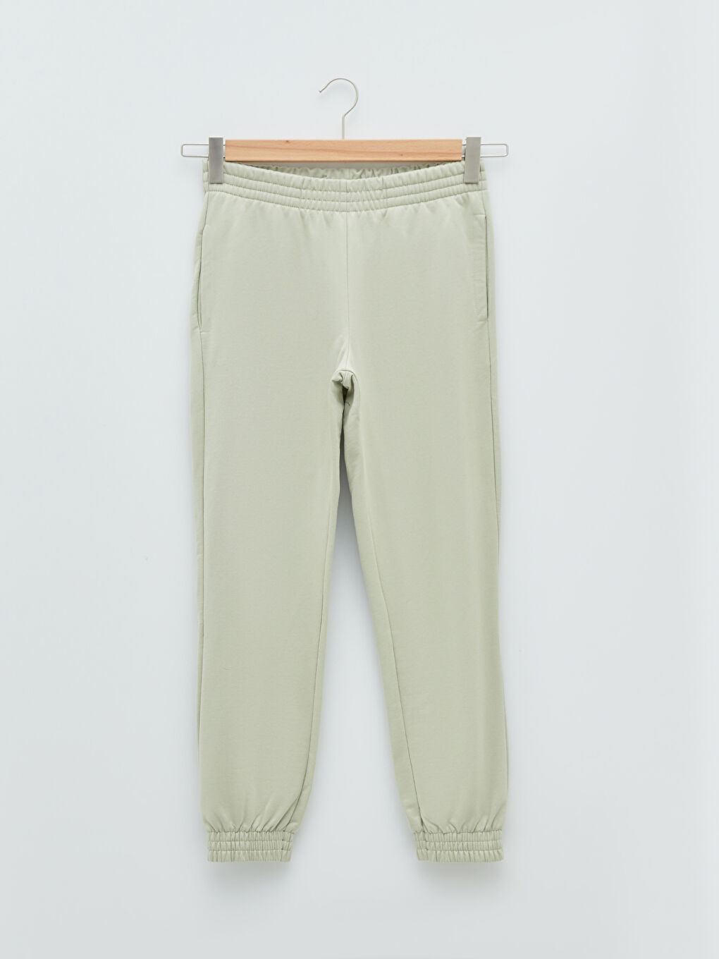 Спортивные джоггеры с эластичным поясом и обычными карманами для женщин-5