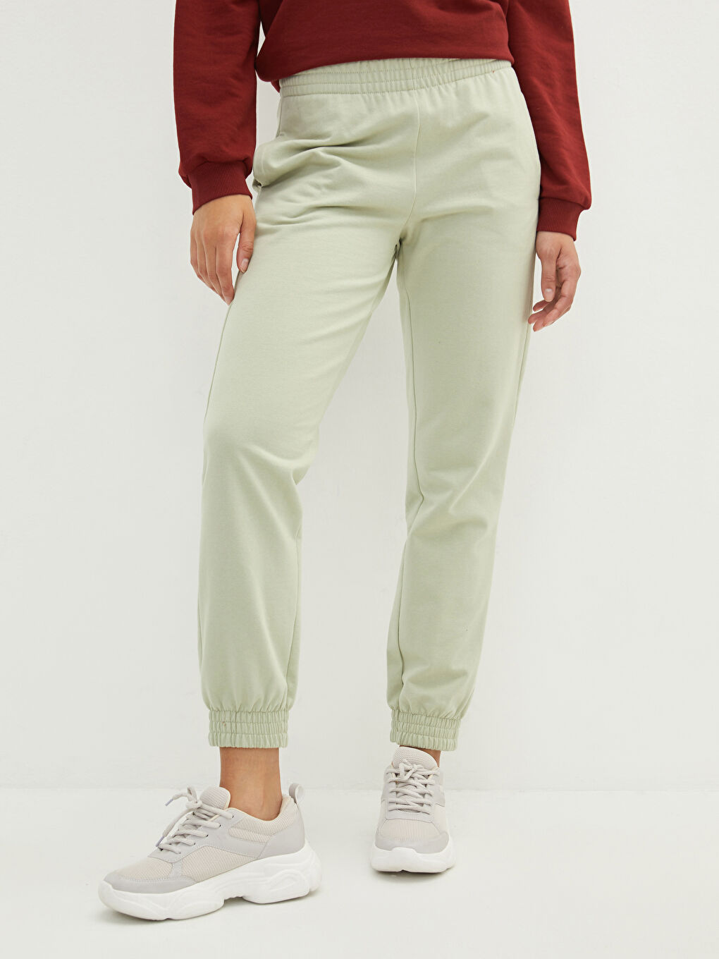 Спортивные джоггеры с эластичным поясом и обычными карманами для женщин-3