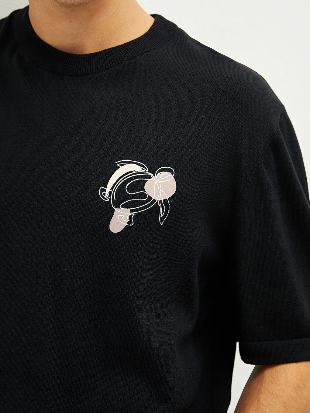 سترة تريكو مطبوعة بياقة دائرية وكم قصير للرجال-2