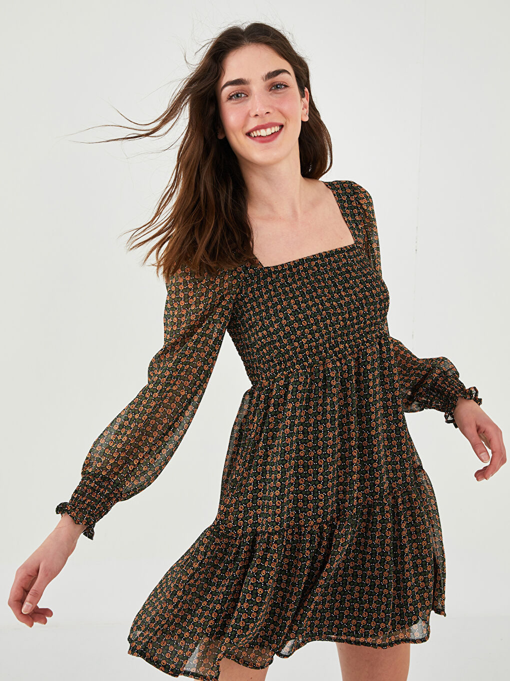 Siyah Kare Yaka Desenli Uzun Kollu Şifon Kadın Elbise