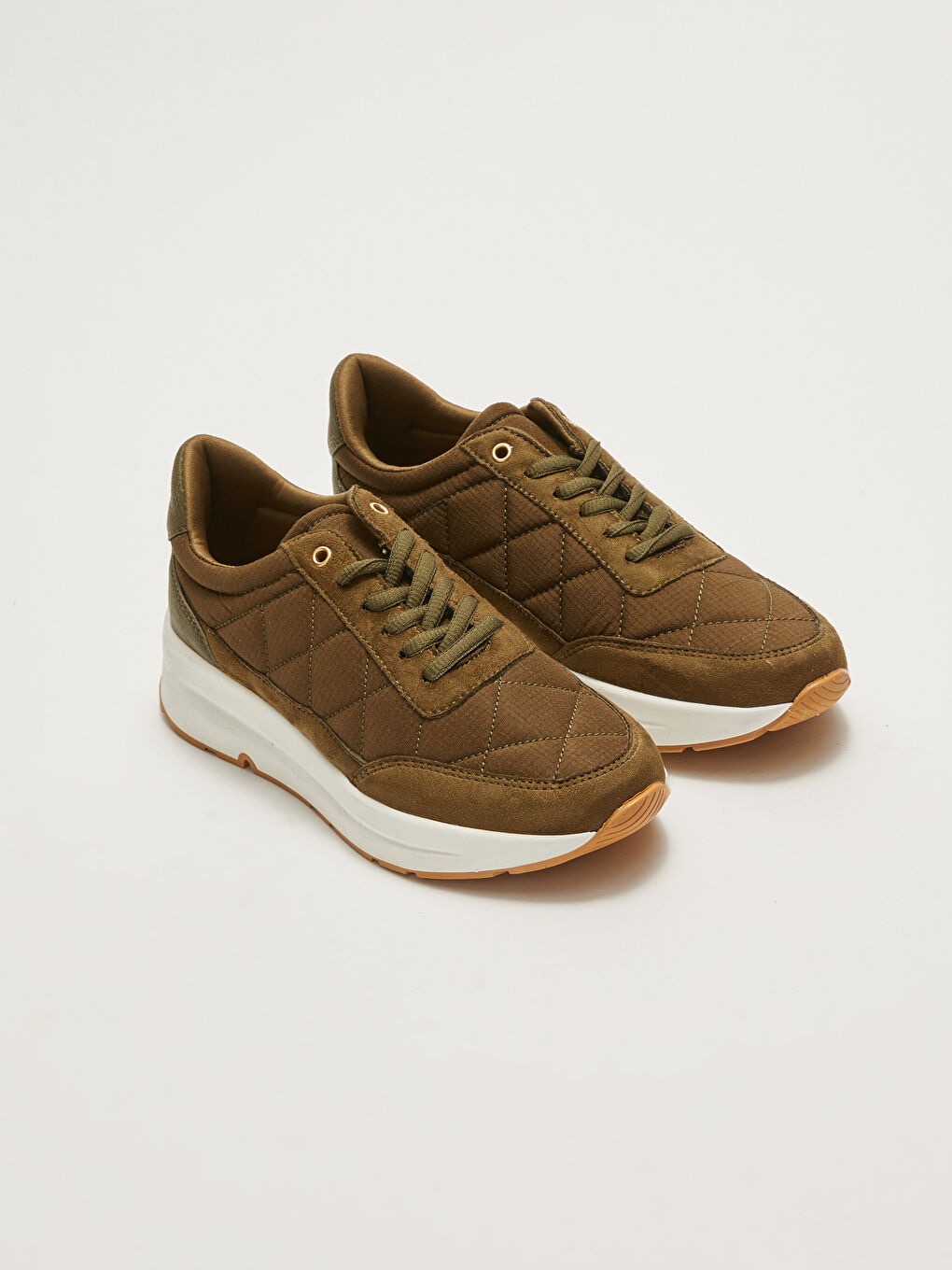 Bağcıklı Kalın Tabanlı Kadın Spor Ayakkabı