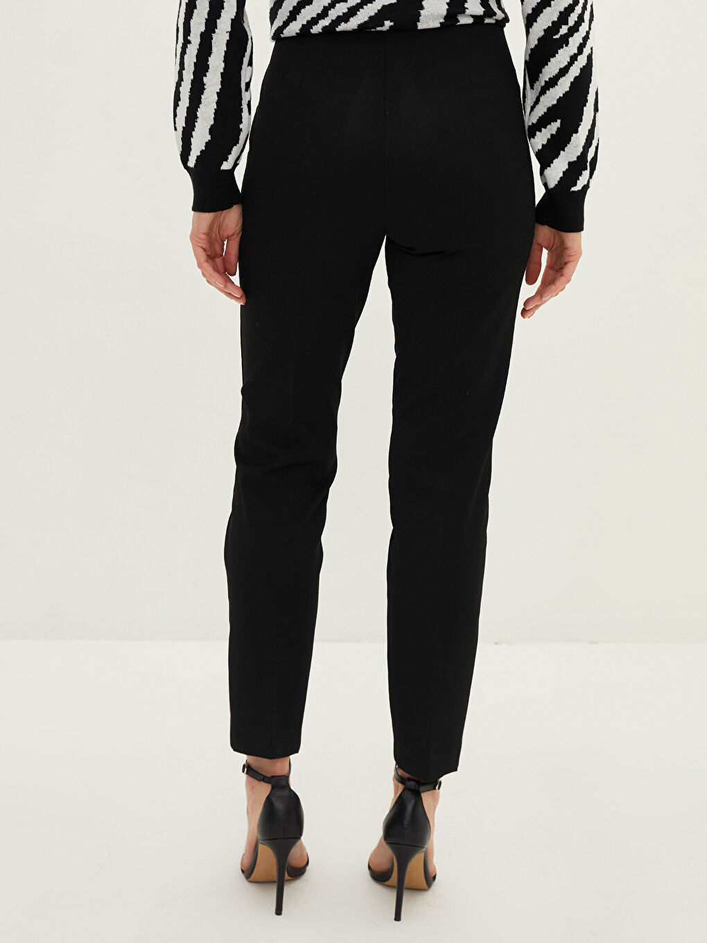 Siyah Kadın Beli Lastikli Dar Fit Düz Pantolon-4