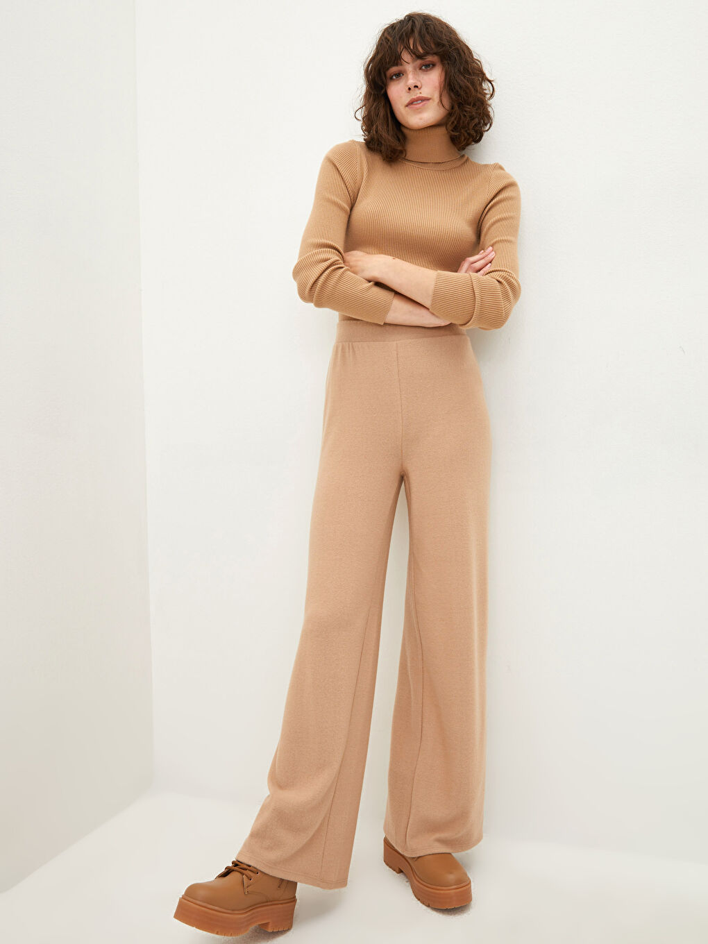 Bej Kadın Beli Lastikli Slim Fit Düz Pantolon-1