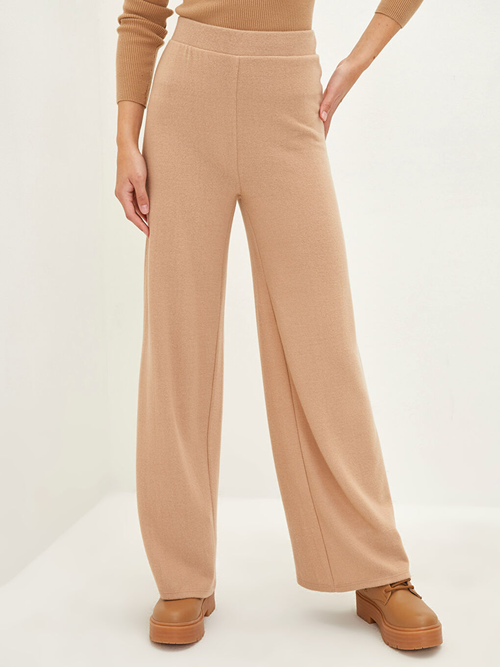 Bej Kadın Beli Lastikli Slim Fit Düz Pantolon-2