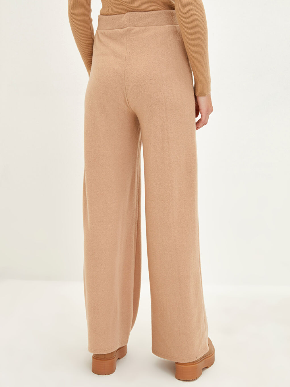 Bej Kadın Beli Lastikli Slim Fit Düz Pantolon-4