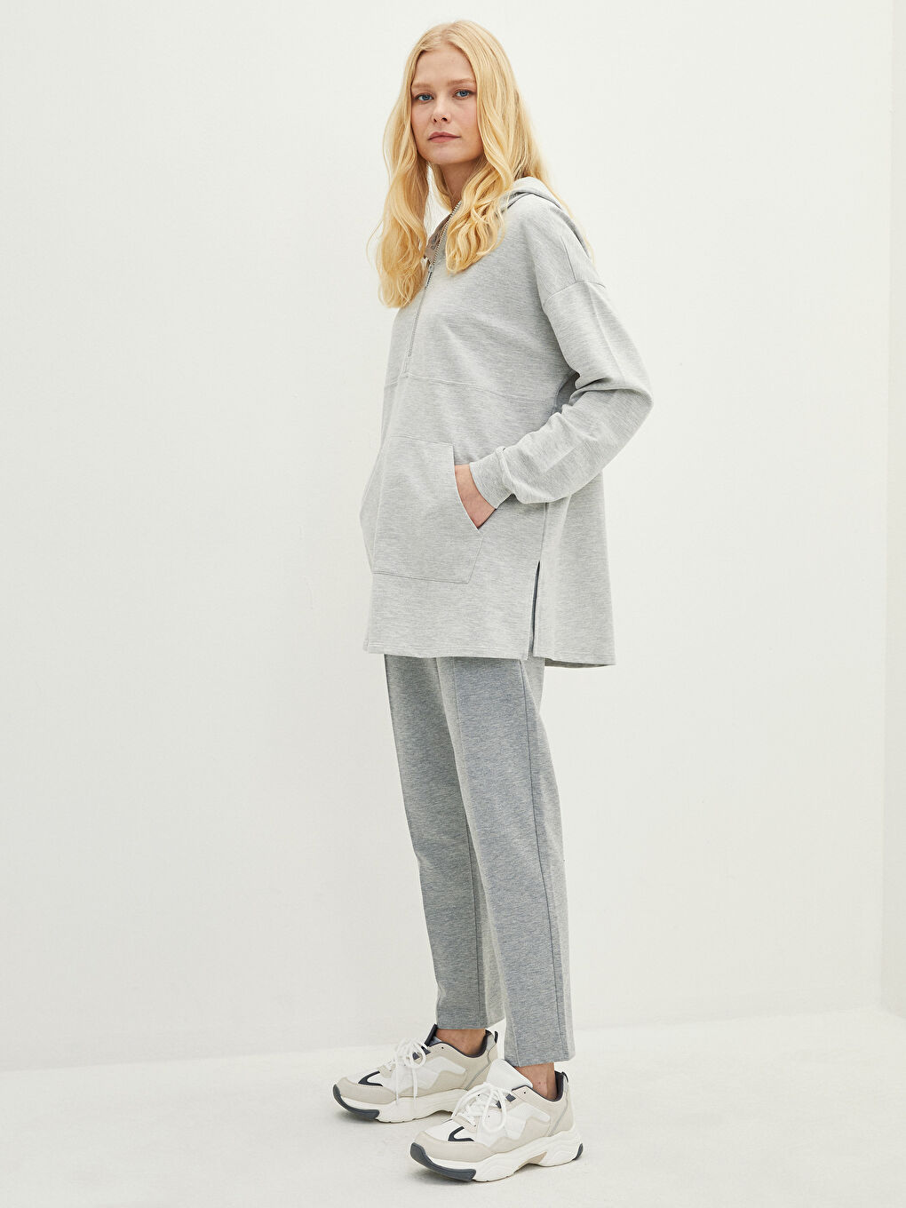 LCWAIKIKI Basic Elastic Waist Regular Pocket Detailed Women's Sweatpants -W1ID92Z8-LAL