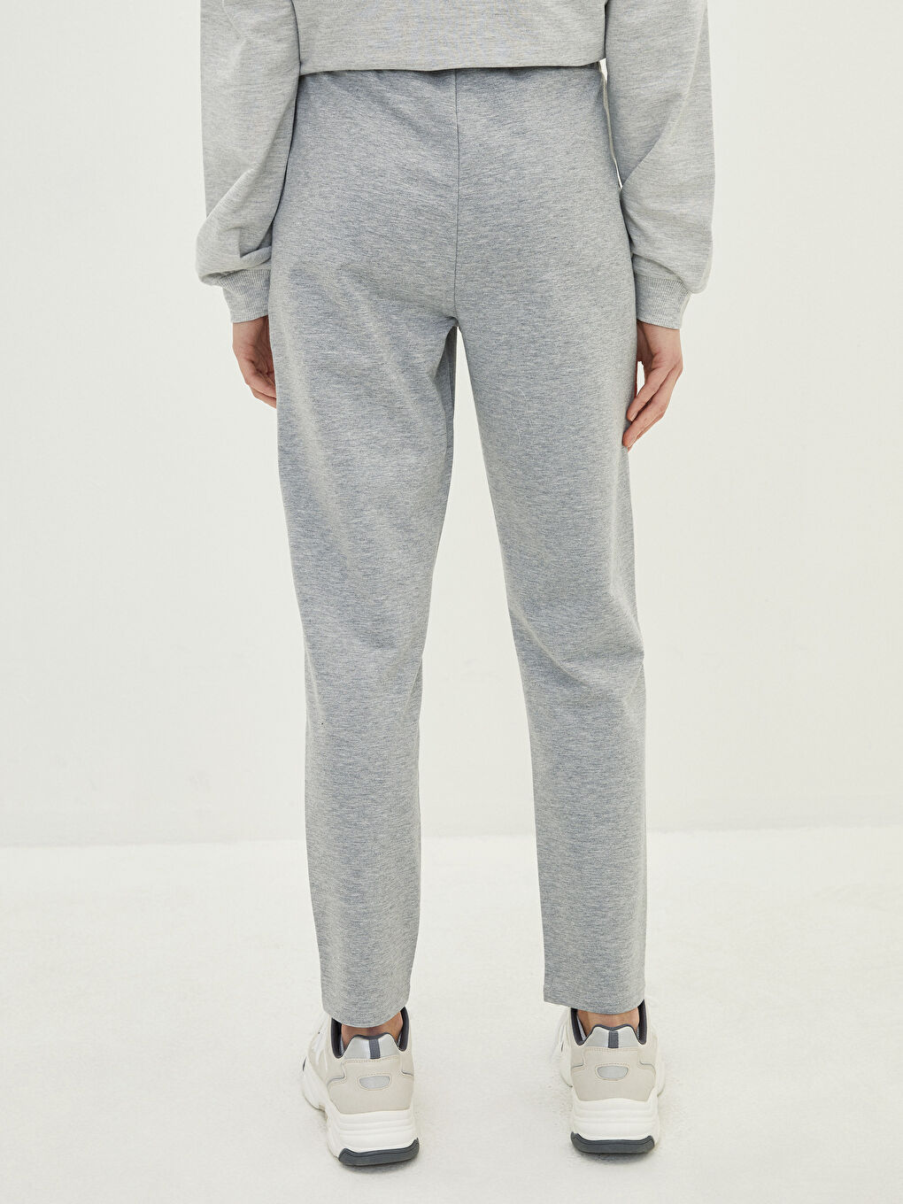 LCWAIKIKI Basic Elastic Waist Regular Pocket Detailed Women's Sweatpants -W1ID92Z8-LAL