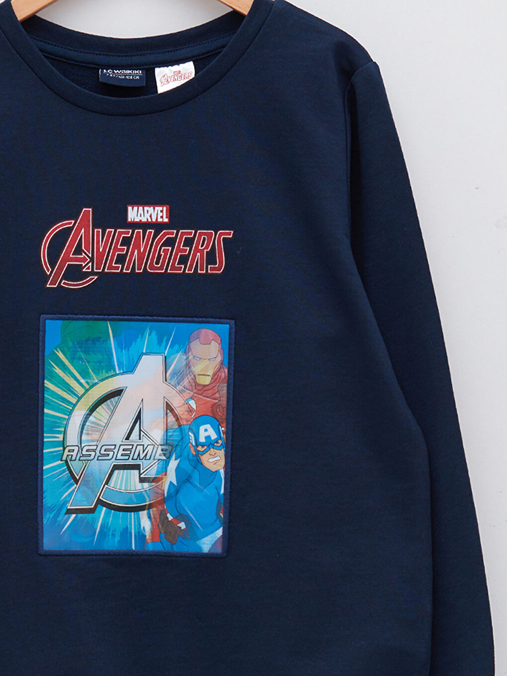 LCW Kids Bisiklet Yaka Avengers Baskılı Uzun Kollu Erkek Çocuk Sweatshirt -W1IE19Z4-JC7