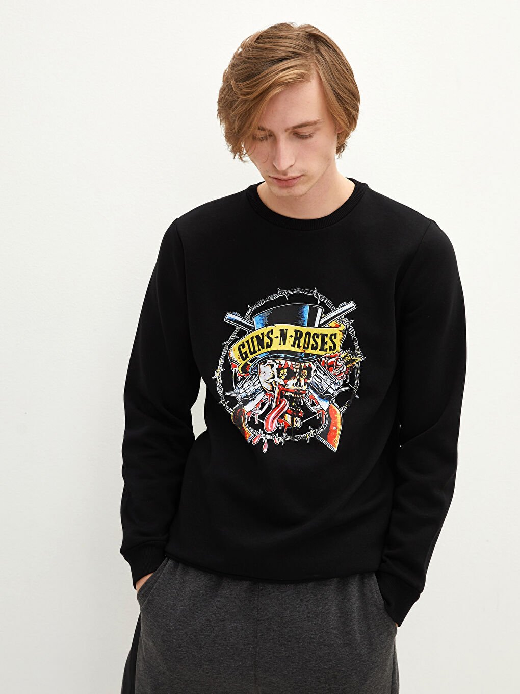 LCW Casual Yeni Siyah Bisiklet Yaka Uzun Kollu Guns N'Roses Erkek Sweatshirt - 1