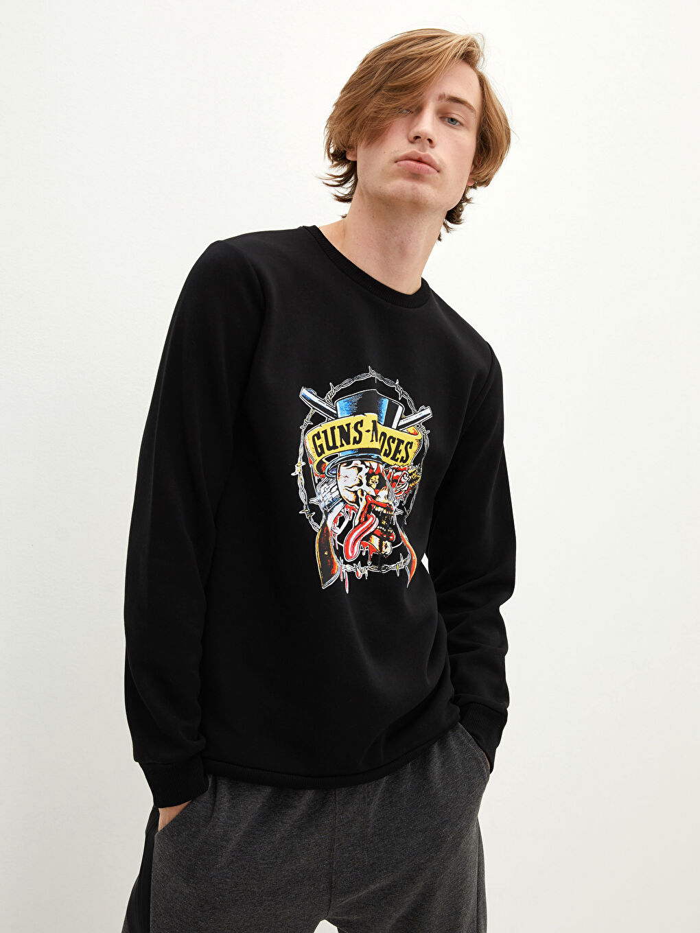 LCW Casual Yeni Siyah Bisiklet Yaka Uzun Kollu Guns N'Roses Erkek Sweatshirt - 2