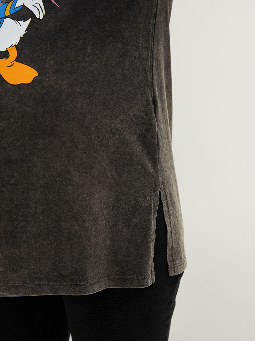 Gri Bisiklet Yaka Donald Duck Baskılı Kısa Kollu Pamuklu Hamile Tişört-3