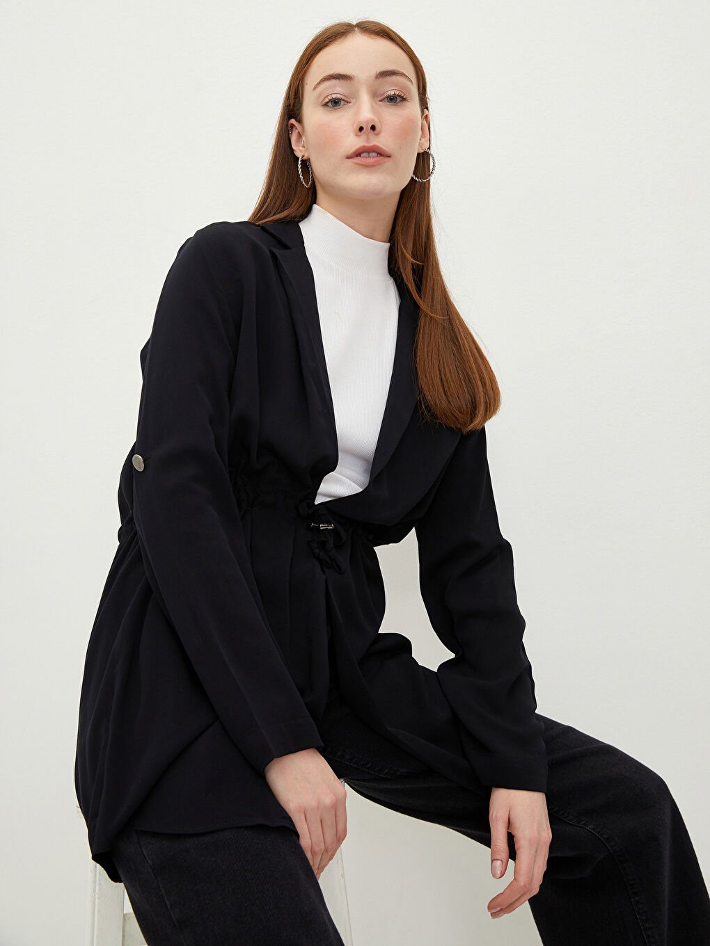Siyah Önden Büzgü Detaylı Düz Uzun Kollu Viskon Kadın Ceket-1