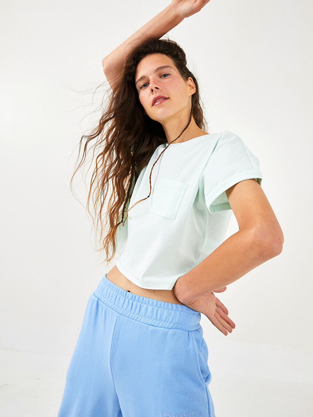 Turkuaz Bisiklet Yaka Düz Cep Detaylı Kısa Kollu Kadın Crop-3