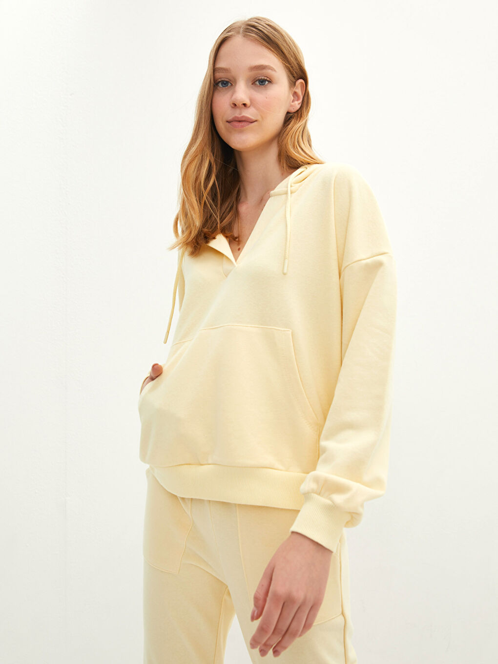 LCW Vision Kapuzensweatshirt mit regulären Taschen, langen Ärmeln für Damen -W1IF36Z8-FRS