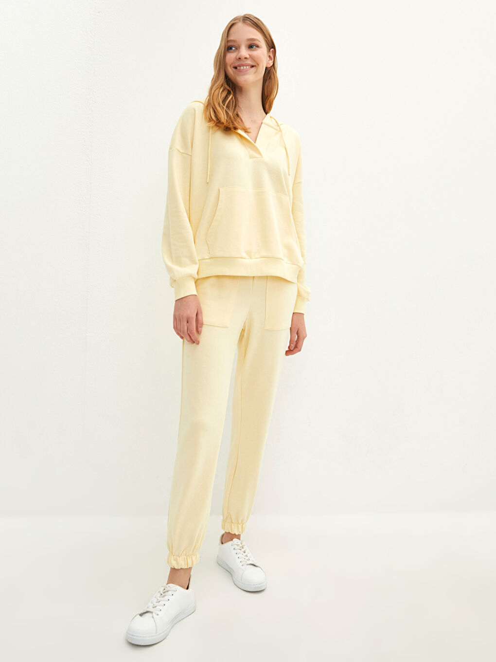 LCW Vision Kapuzensweatshirt mit regulären Taschen, langen Ärmeln für Damen -W1IF36Z8-FRS