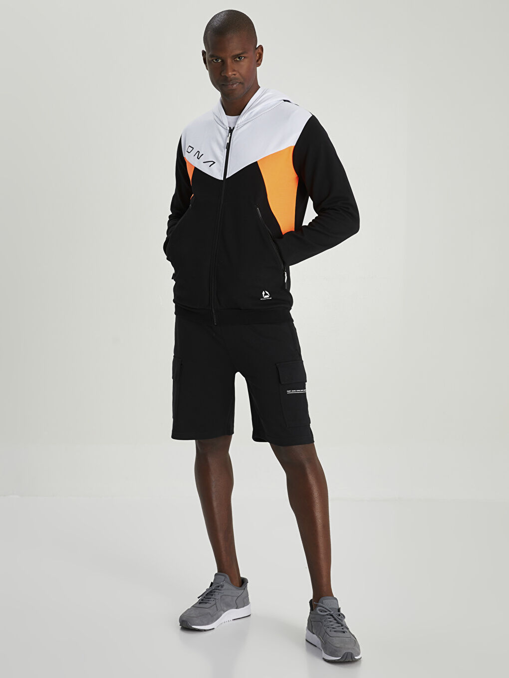 Siyah Standart Kalıp Baskılı Erkek Şort