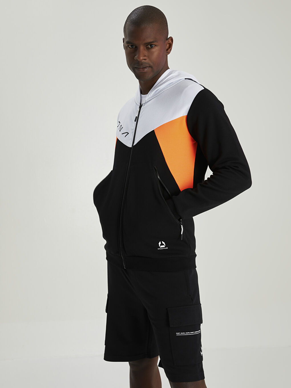 Siyah Standart Kalıp Baskılı Erkek Şort-2