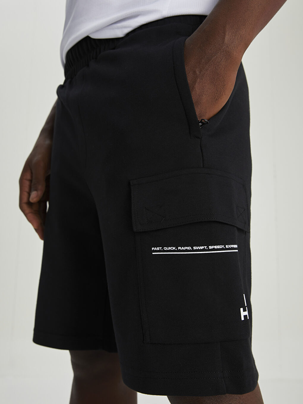 Siyah Standart Kalıp Baskılı Erkek Şort-4