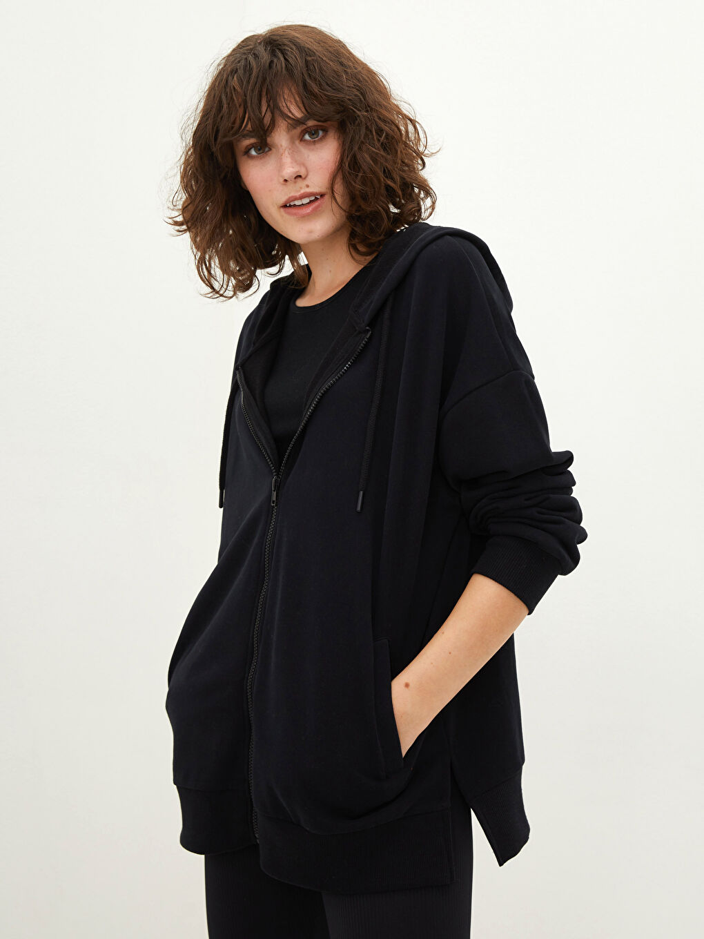 Siyah Kapüşonlu Düz Uzun Kollu Kadın Hırka