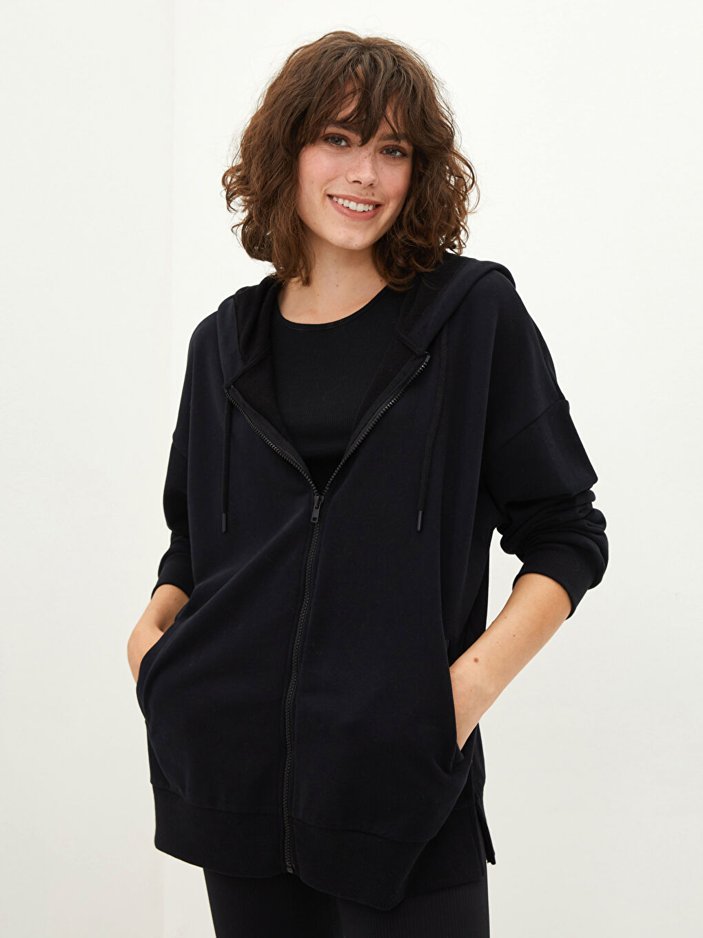 Siyah Kapüşonlu Düz Uzun Kollu Kadın Hırka-1