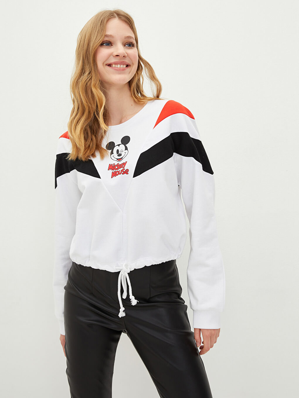 Beyaz Bisiklet Yaka Mickey Mouse Baskılı Uzun Kollu Kadın Sweatshirt