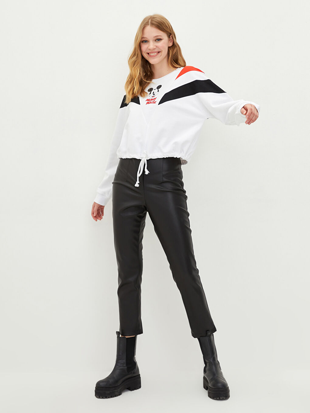 Beyaz Bisiklet Yaka Mickey Mouse Baskılı Uzun Kollu Kadın Sweatshirt-3