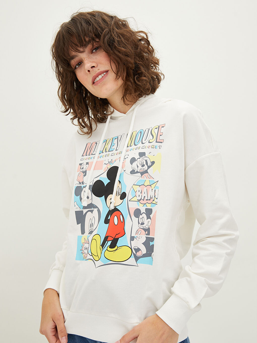 Ekru Kapüşonlu Mickey Mouse Baskılı Uzun Kollu Kadın Sweatshirt-1