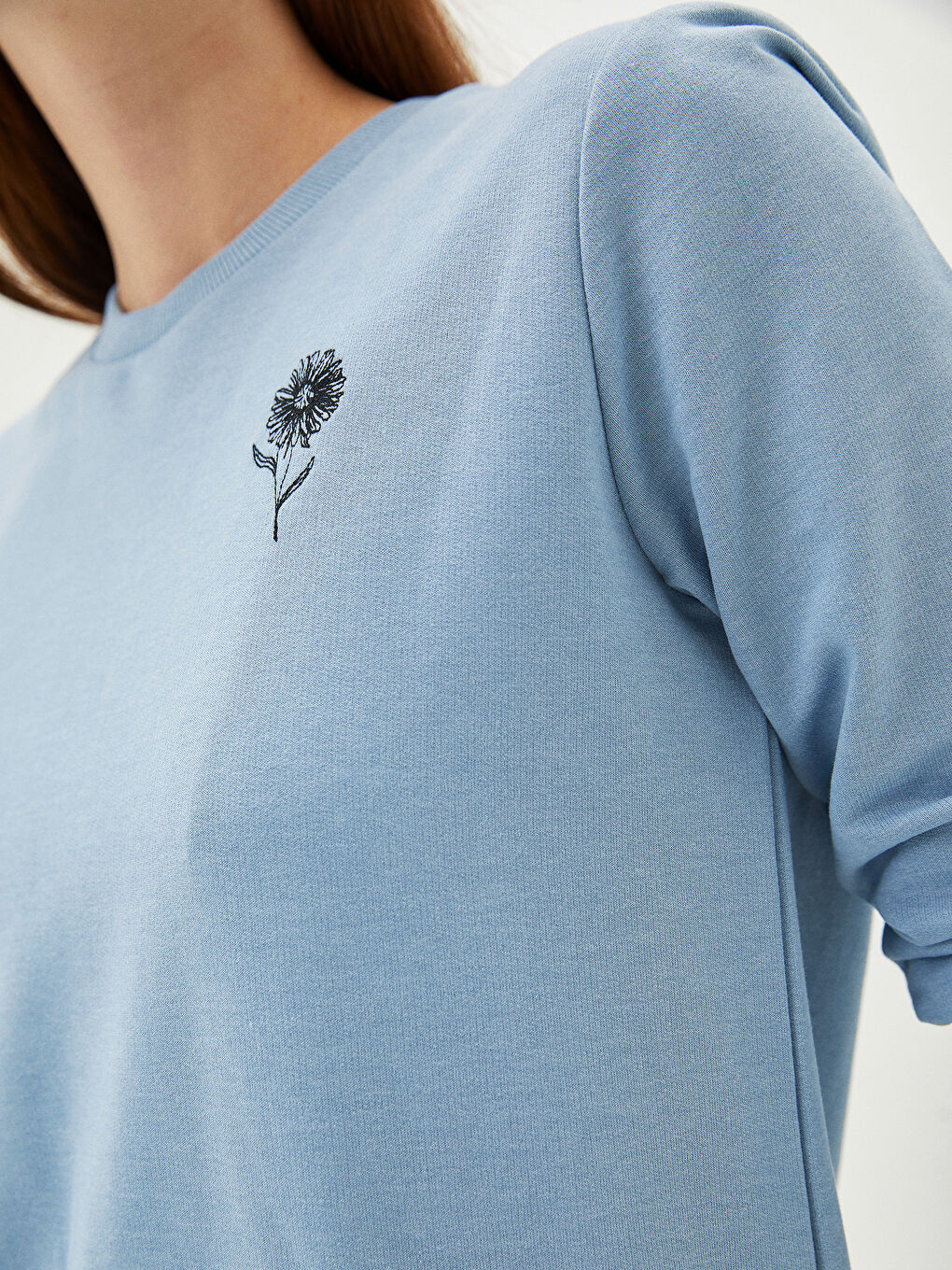 Mavi Bisiklet Yaka Çiçek Nakışlı Uzun Kollu Kadın Sweatshirt-2