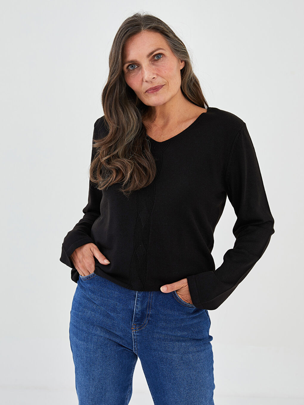 Siyah V Yaka Kendinden Desenli Uzun Kollu Kadın Triko Kazak