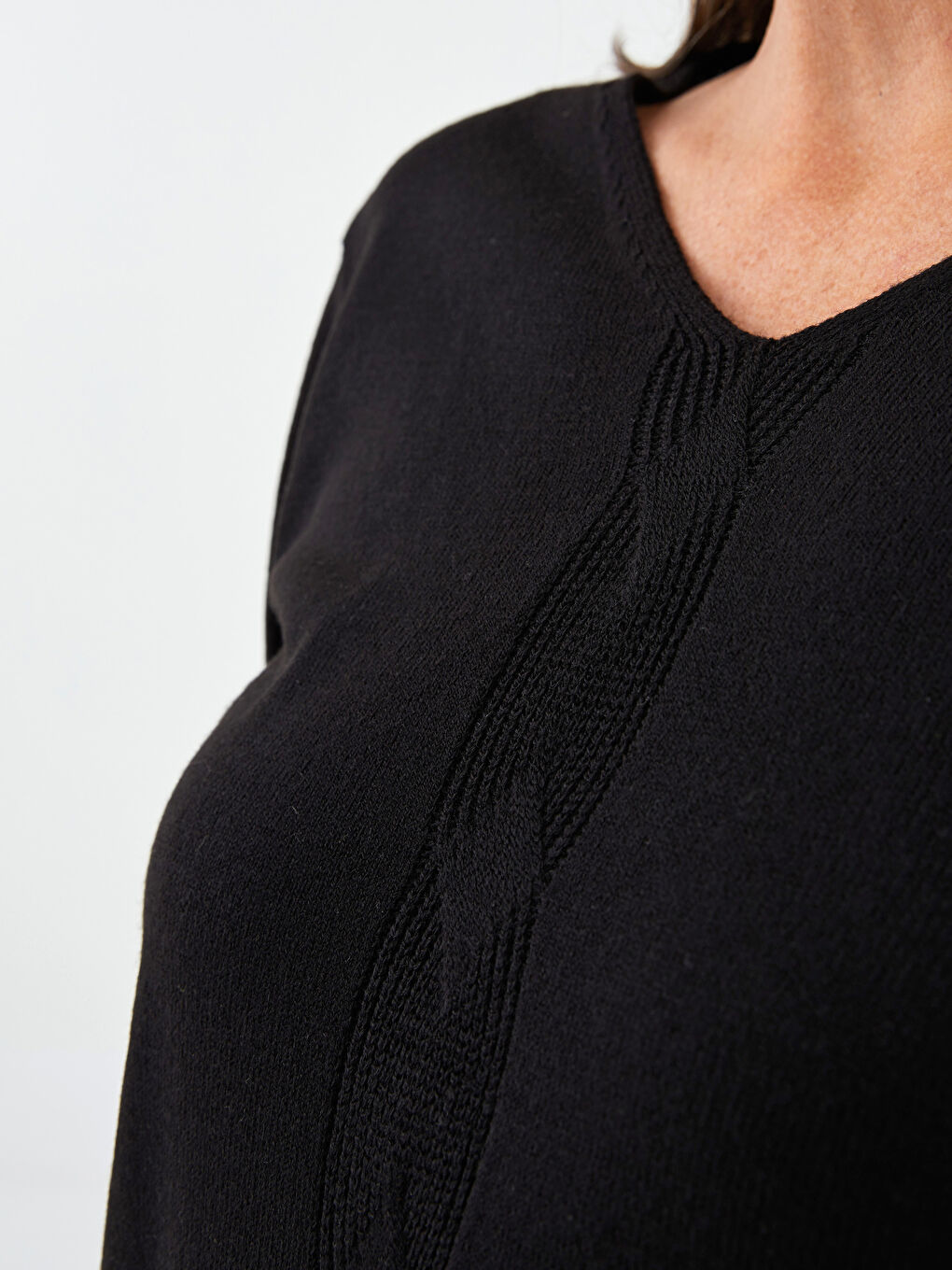 Siyah V Yaka Kendinden Desenli Uzun Kollu Kadın Triko Kazak-2