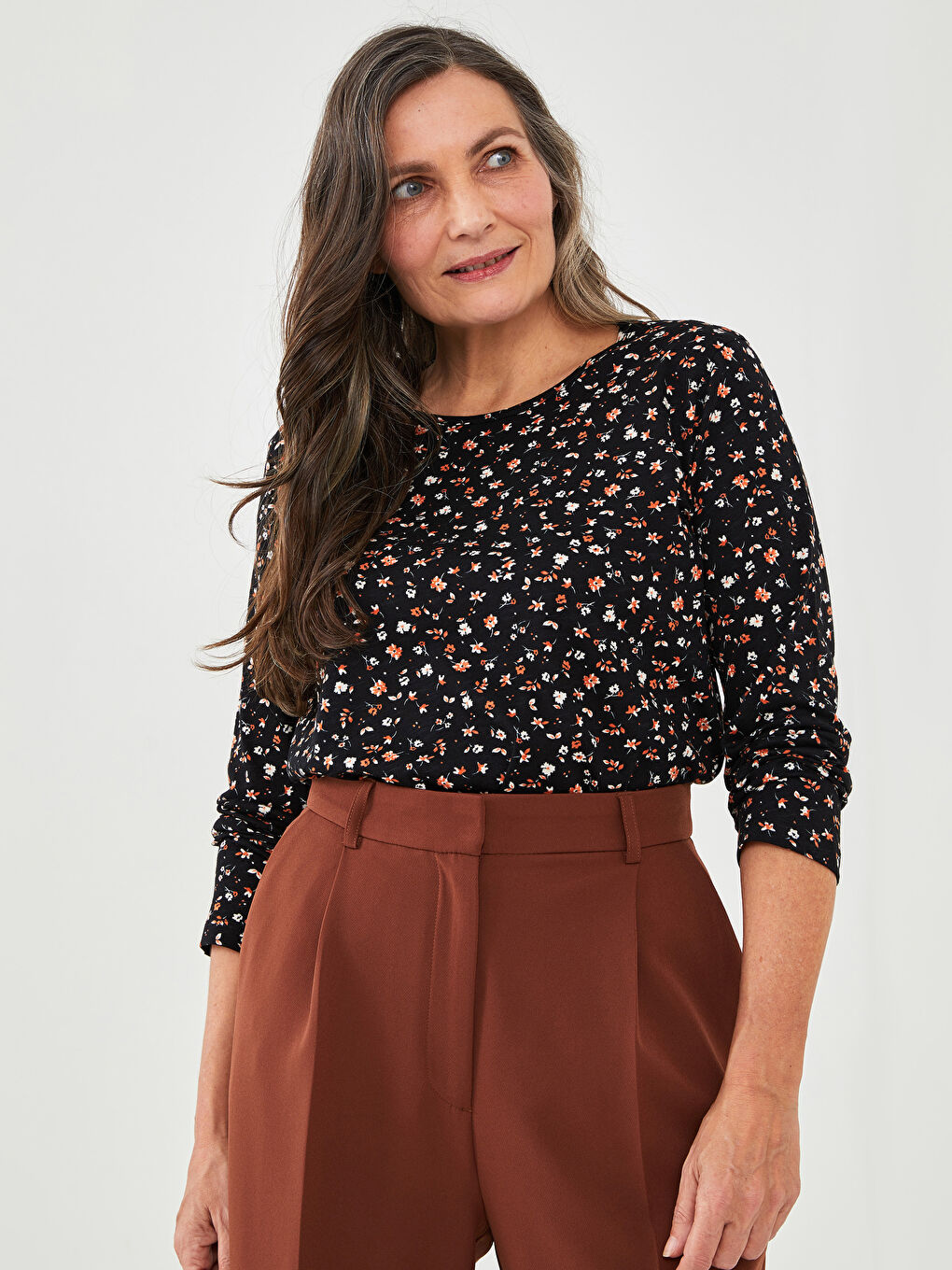 Siyah Bisiklet Yaka Çiçekli Uzun Kollu Pamuklu Kadın Tişört-1