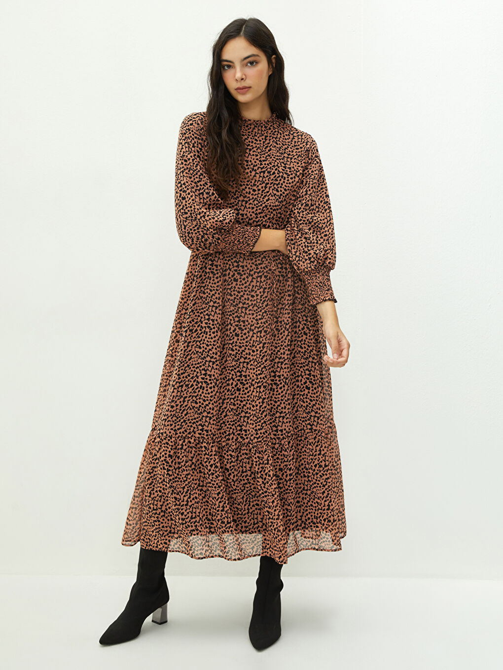 Pembe Fırfırlı Dik Yaka Desenli Uzun Kollu Kadın Elbise