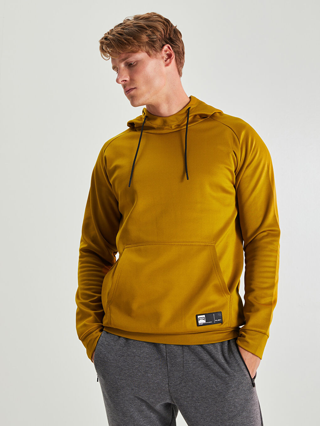 هودي رياضي للرجال بأكمام طويلة مزود بغطاء رأس-1