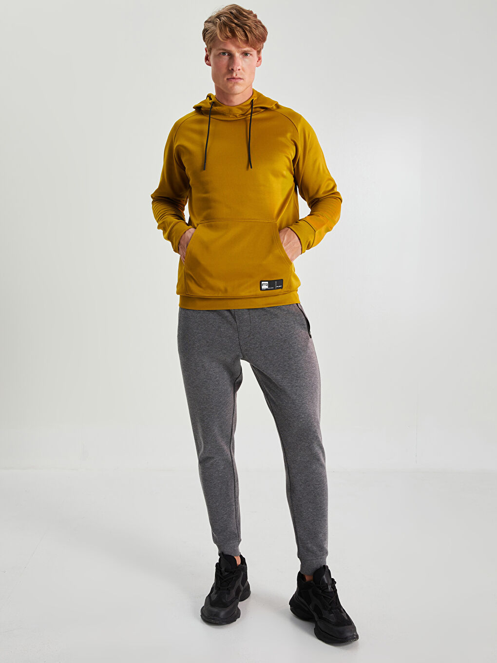 هودي رياضي للرجال بأكمام طويلة مزود بغطاء رأس-3