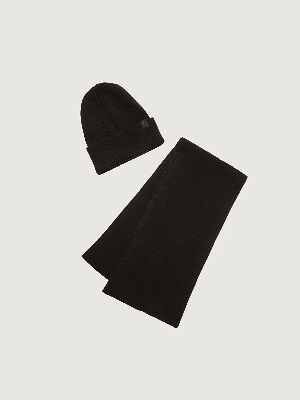 Flexible Knitwear Men's Beret and Scarf-2