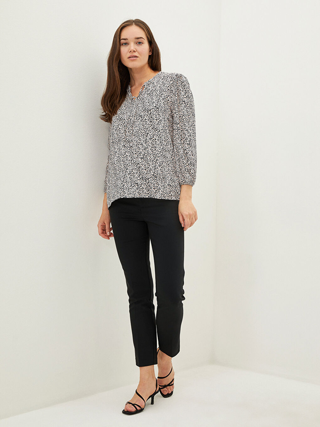 Ekru Bağlamalı Yaka Desenli Uzun Kollu Viskon Kadın Bluz-3