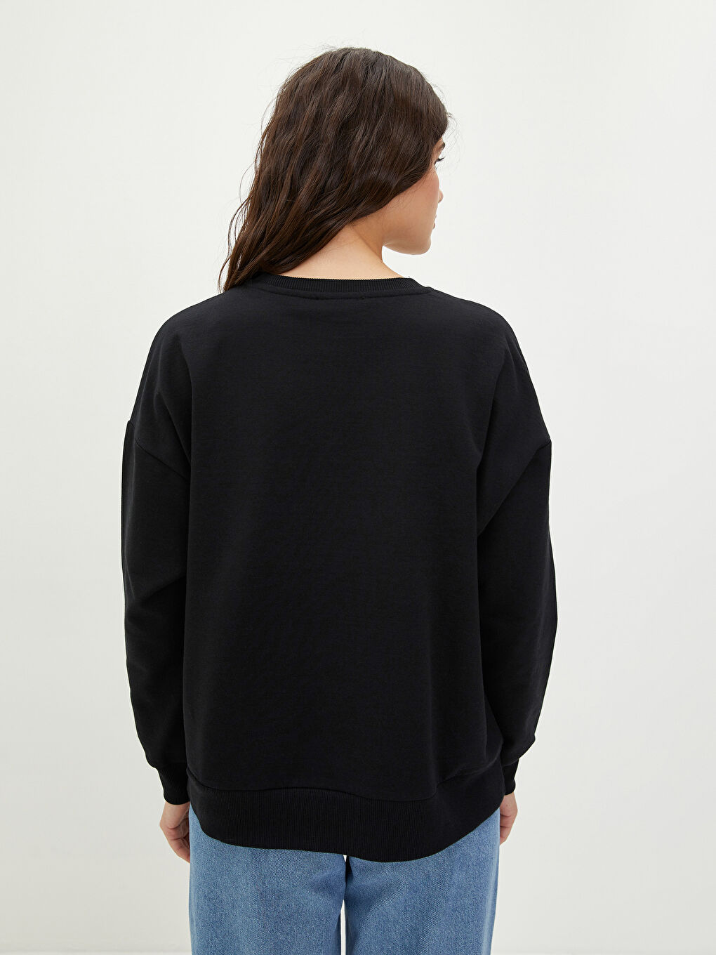 Siyah Bisiklet Yaka BT21 Baskılı Uzun Kollu Kadın Sweatshirt-3