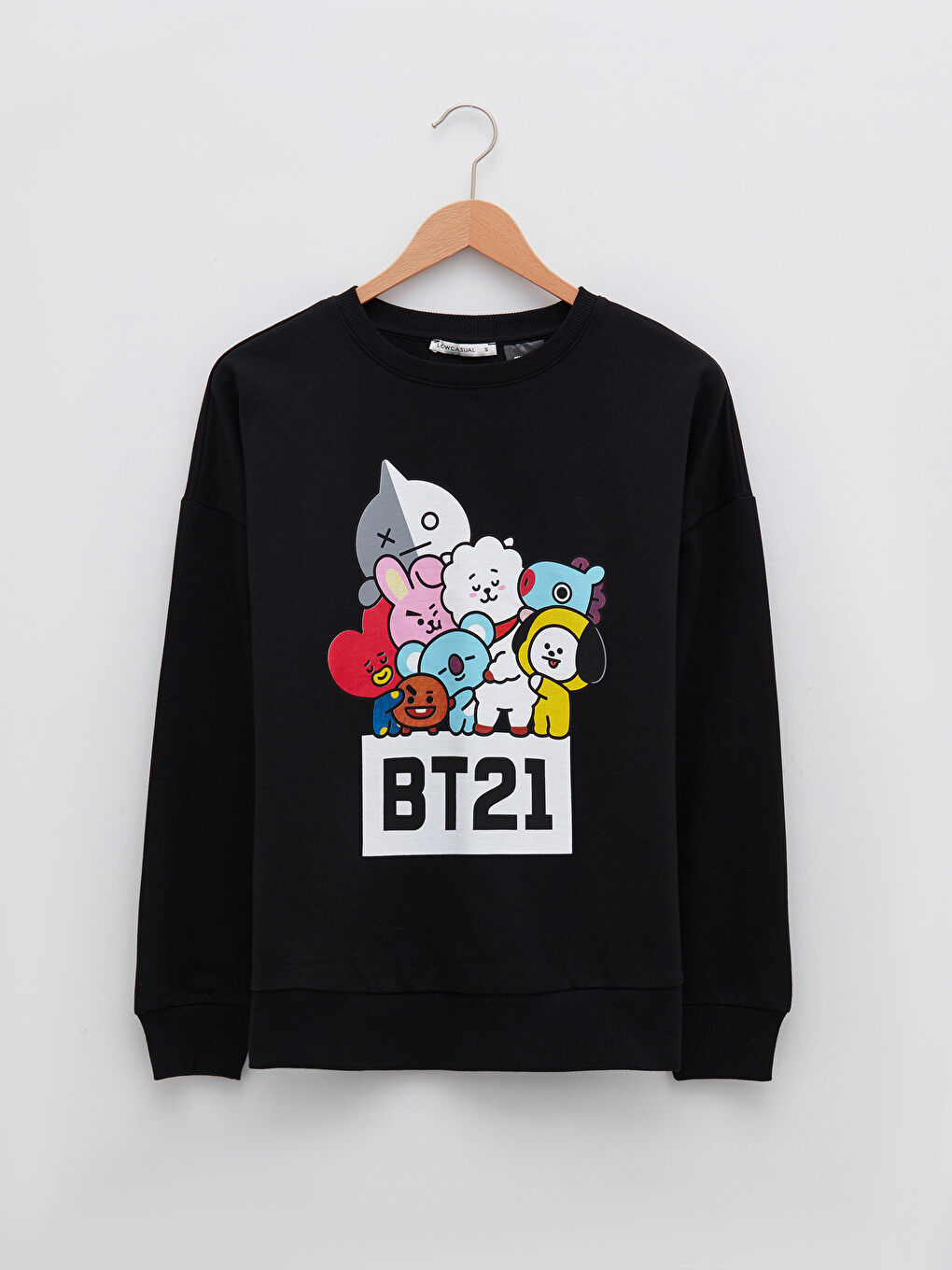 Siyah Bisiklet Yaka BT21 Baskılı Uzun Kollu Kadın Sweatshirt-4