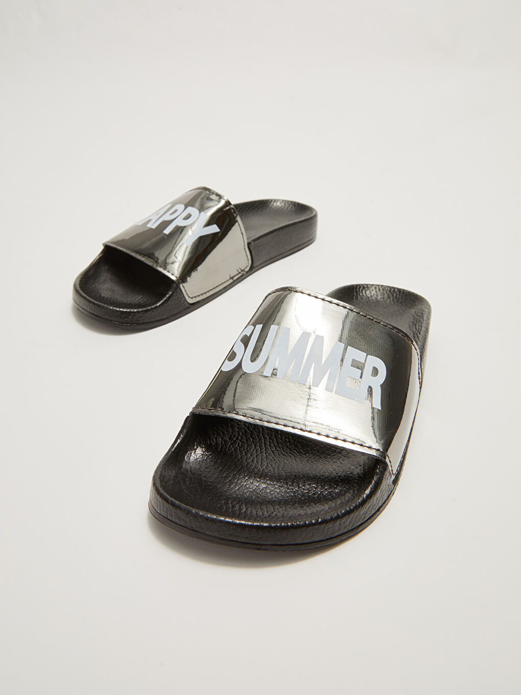 Siyah Slogan Baskılı Tek Bantlı Kadın Terlik-2