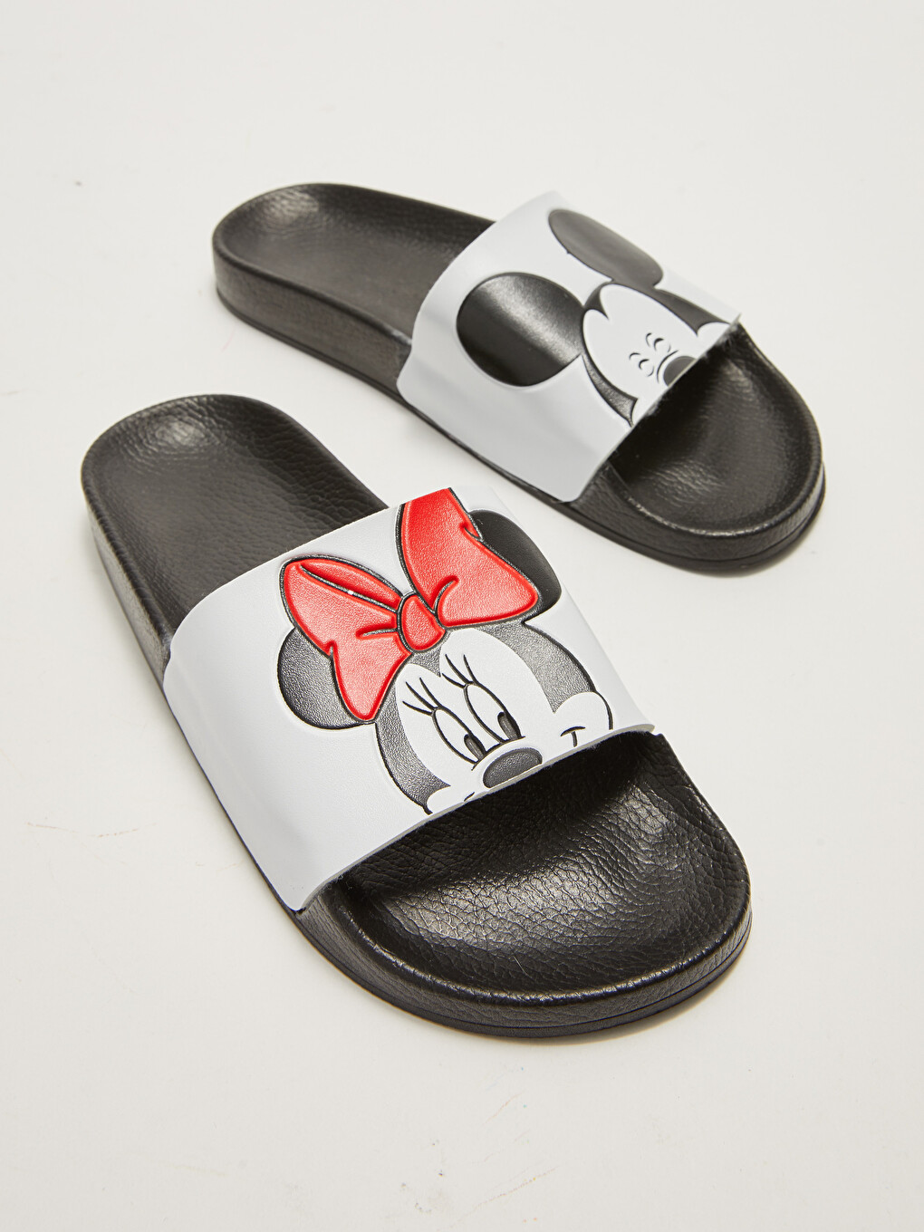 Papuci cu Licență Minnie Mouse cu Bandă Unică pentru Femei-2
