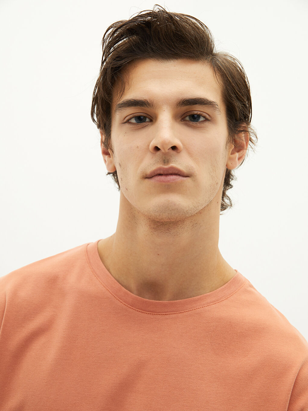 تيشيرت للرجال أساسي بأكمام قصيرة ورقبة دائرية من القطن الممشط-2