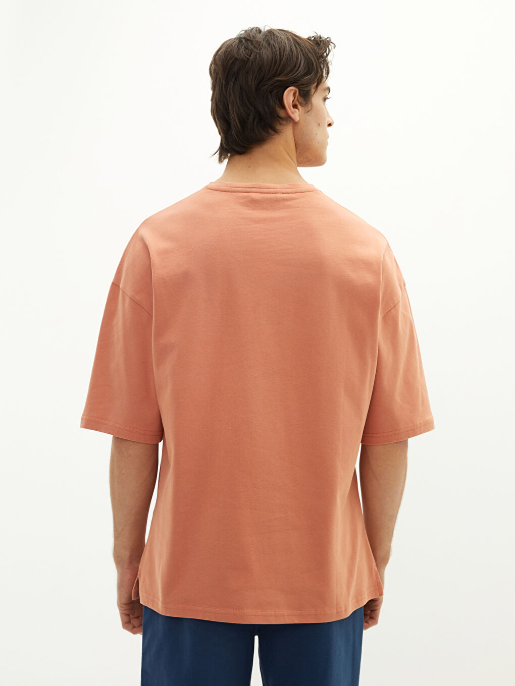 تيشيرت للرجال أساسي بأكمام قصيرة ورقبة دائرية من القطن الممشط-4