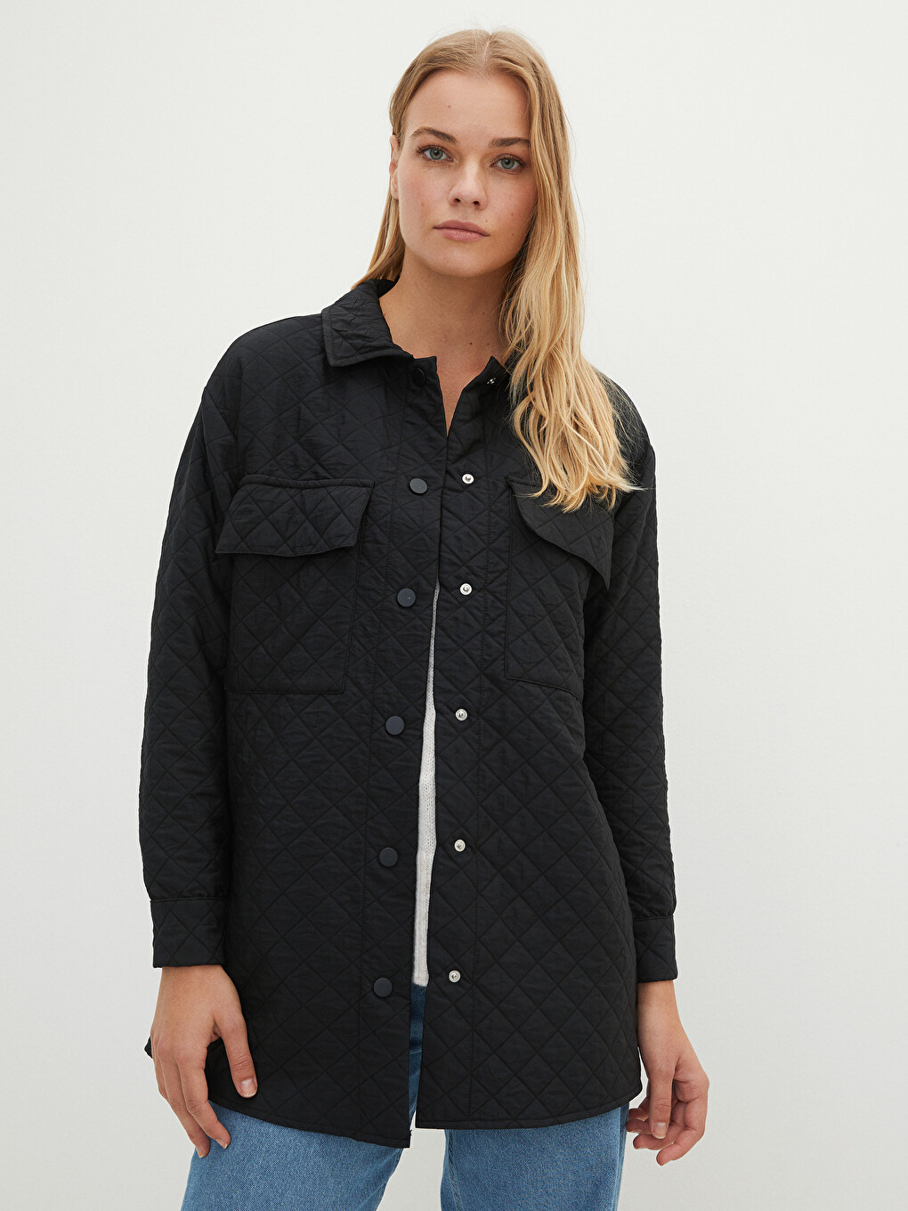 Manteau pour Femmes à Manches Longues avec Fermeture à Pression et Motif Matelassé-1