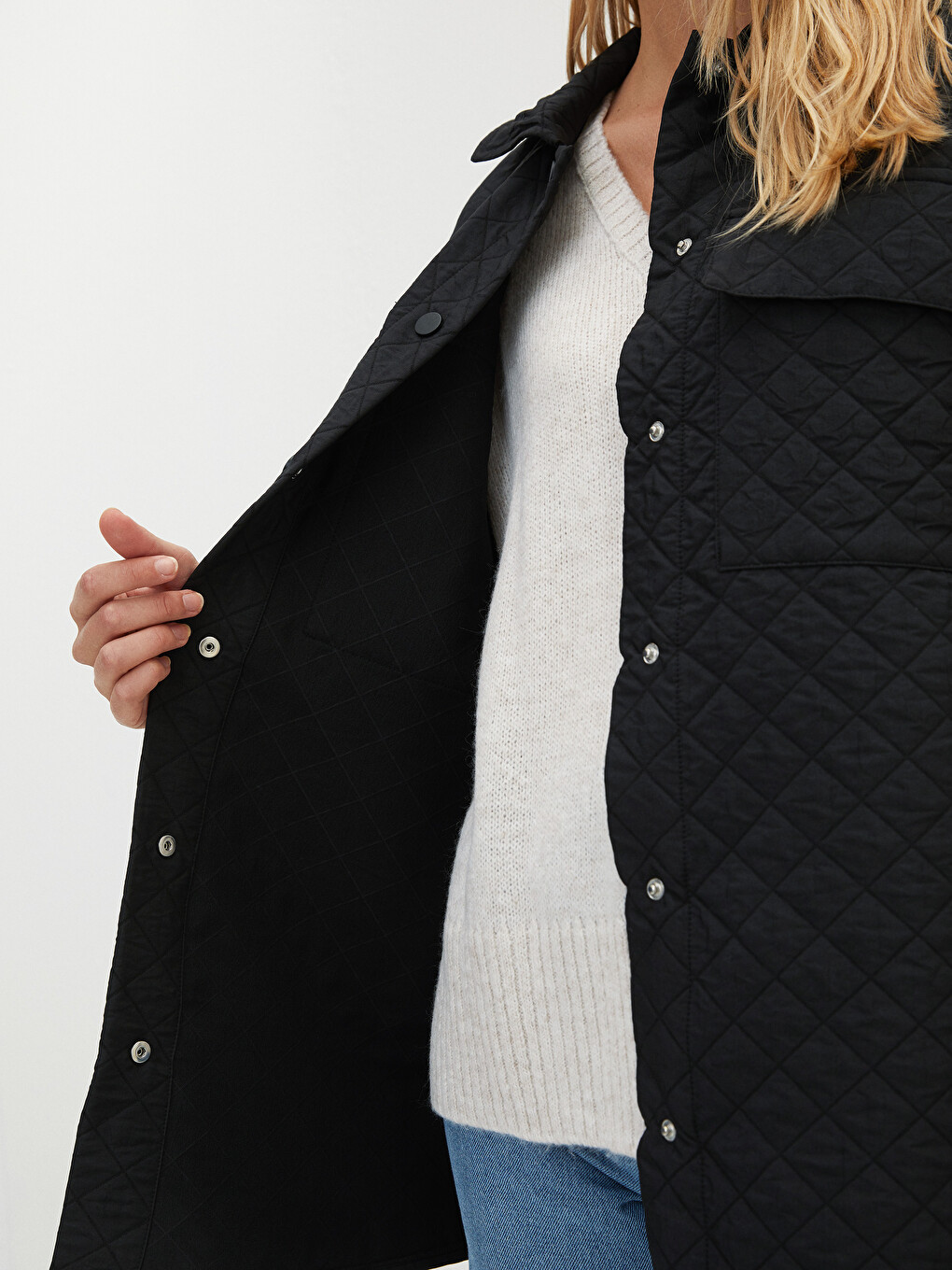 Manteau pour Femmes à Manches Longues avec Fermeture à Pression et Motif Matelassé-3